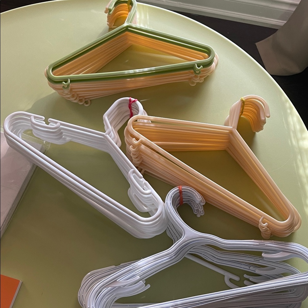 80 piece baby / kids plastic hangers